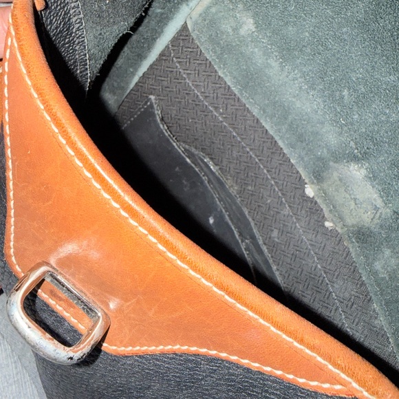 Vintage Dooney & Bourke AWL Crossbody Bag - Picture 11 of 16